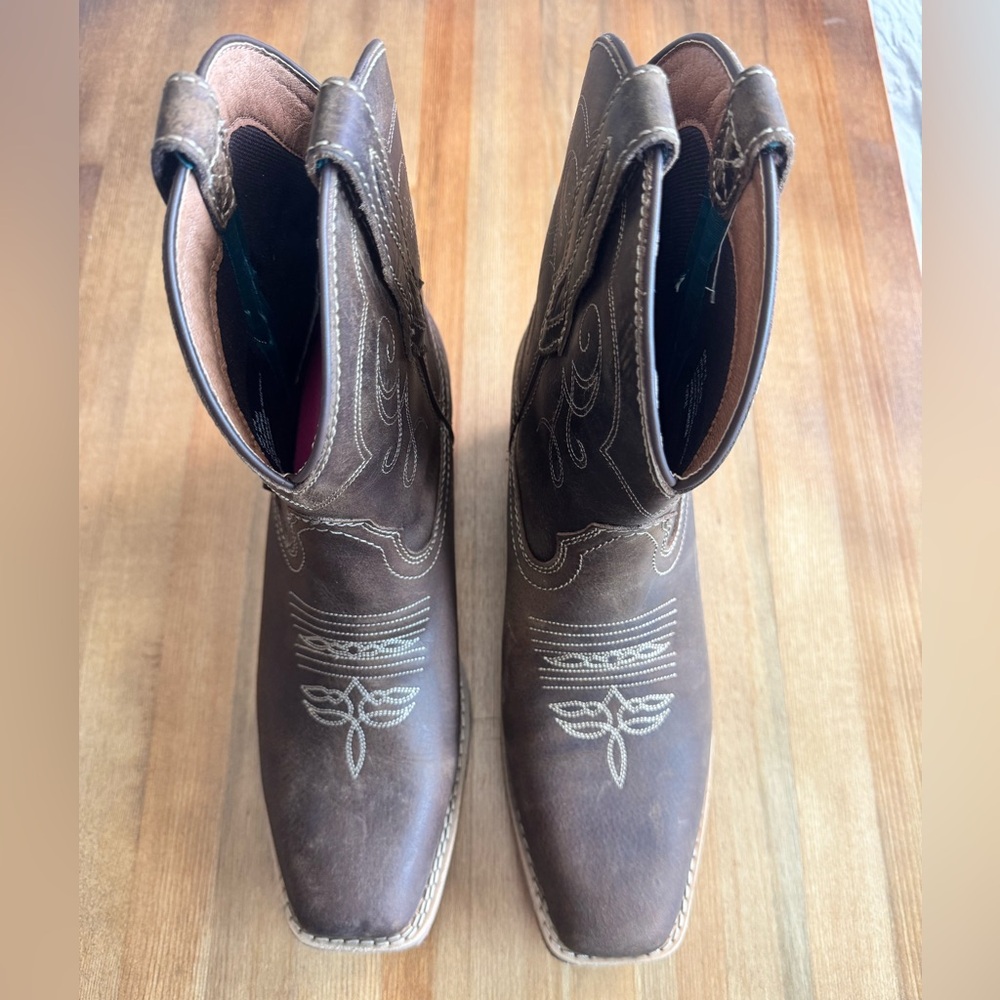 NWOT Justin Womens Chellie Boots
